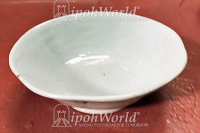 
        11091|
        Octagonal Shaped Porcelain Bowl